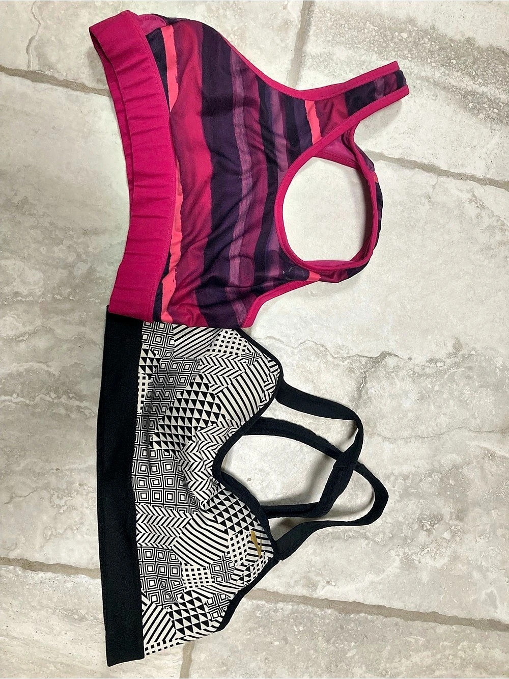 Brooks Brooks Array Athletic Set in Pink & Black Size Small